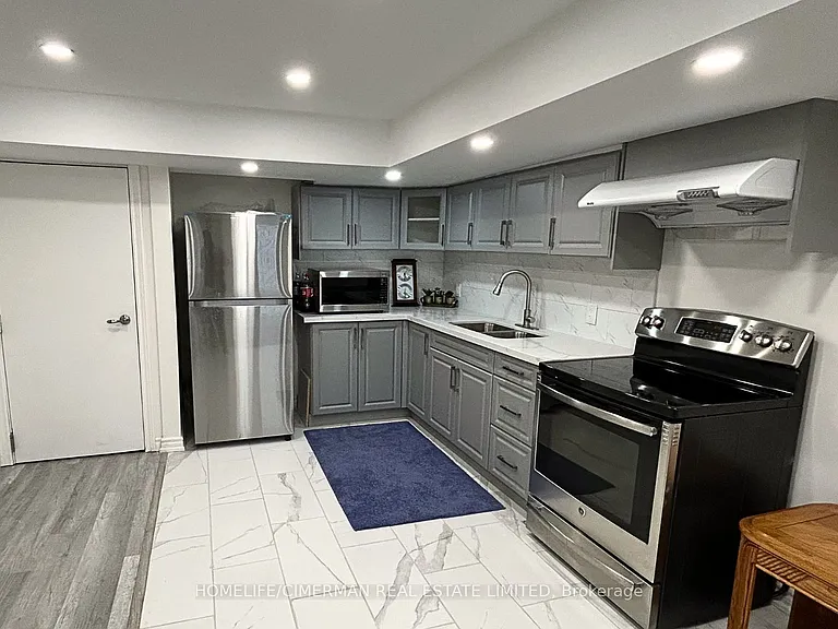133 Sharavogue Ave #B — Photo 1