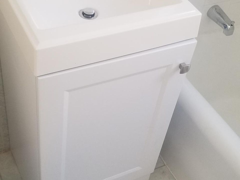 1st image of 941 E 104th St Floor 2