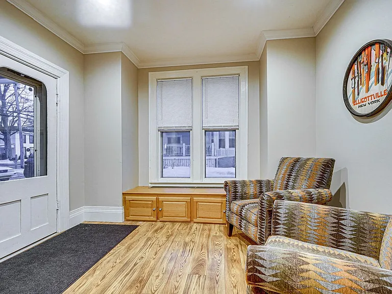Building's Lounge