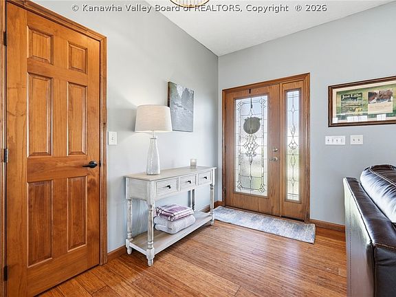 5th image of 411 Mahoganywood Dr