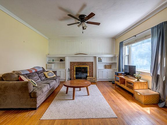 5th image of 909 Colonial Tpke