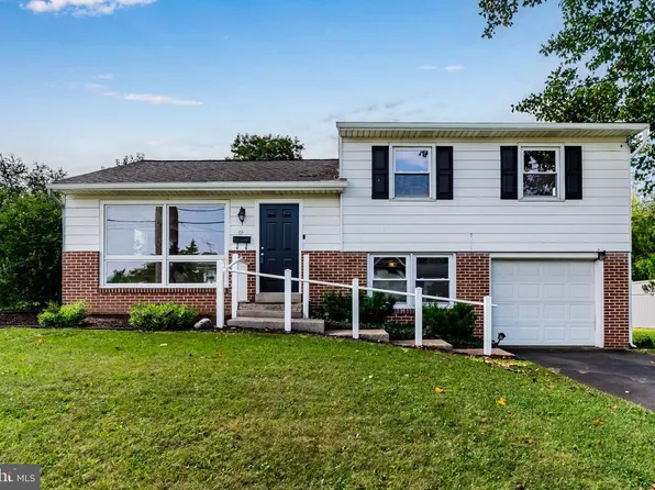 102 E Woodland Dr, Mechanicsburg, PA 17055