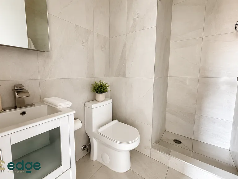 1518 Jefferson Ave #3R — Photo 8