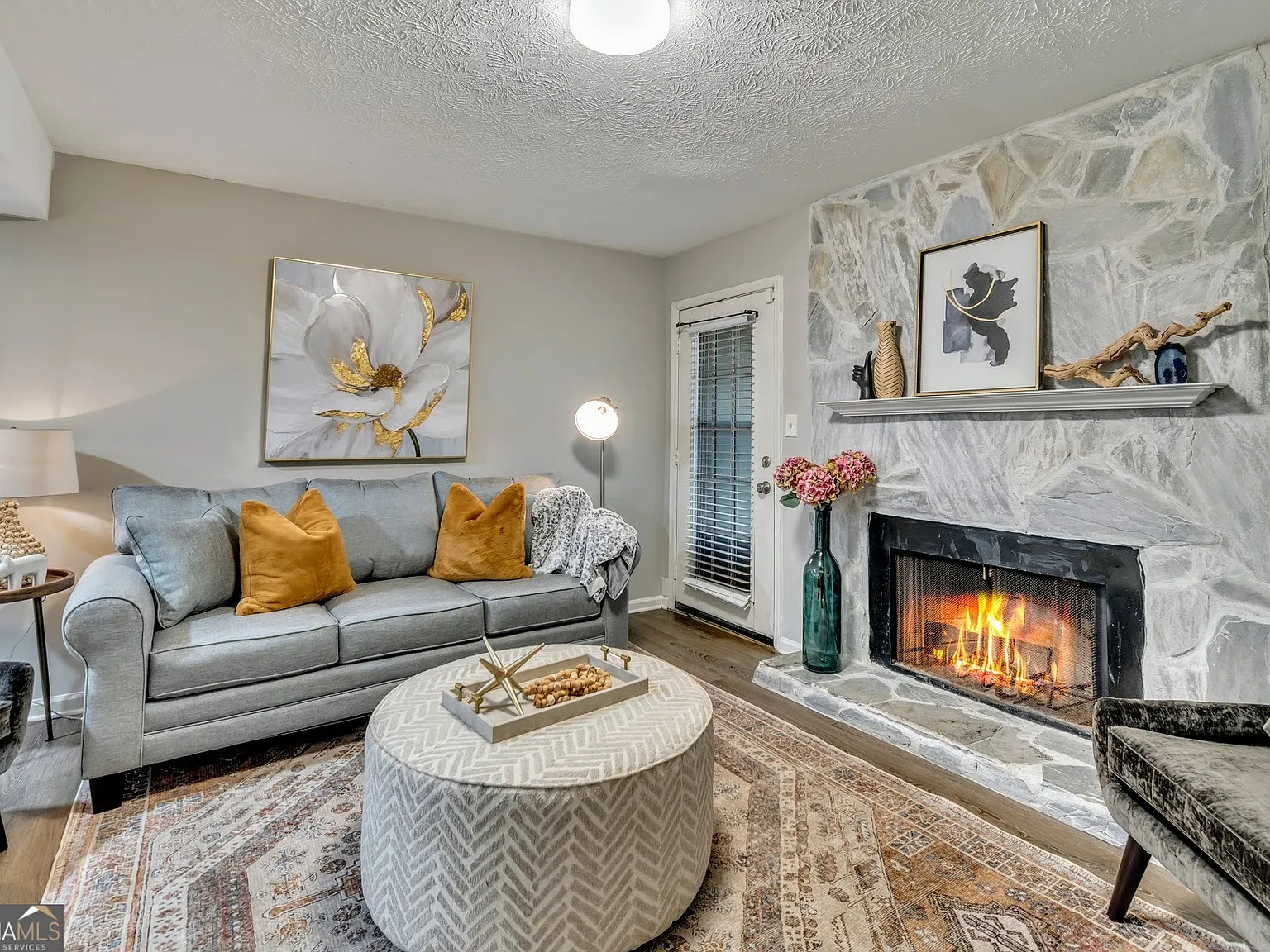 2 bed, 2.5 bath, 1054 sqft, $3,600 — Photo 3
