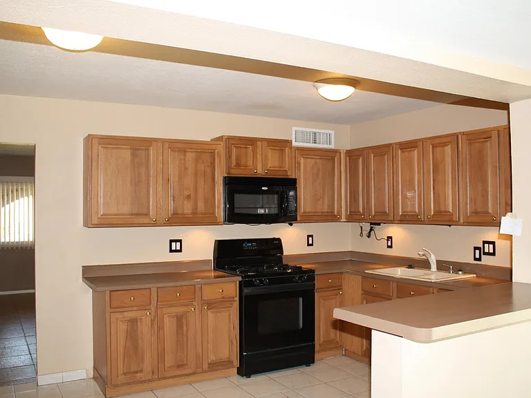 1859 E Florian Ave — Photo 12