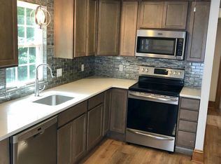 35 Beach St FLOOR 2, Millbury, MA 01527