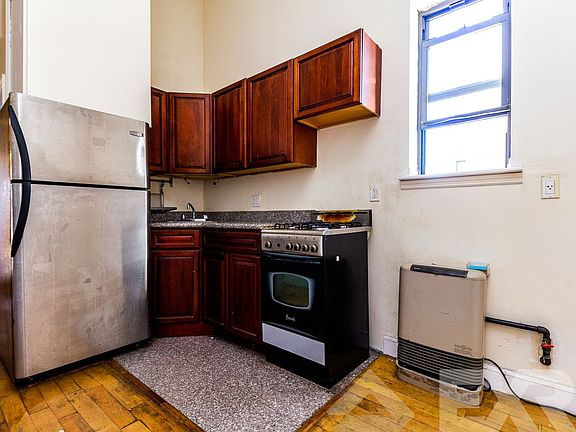 5th image of 163 Humboldt St APT 4R