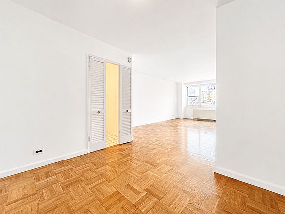 5th image of 360 W 22nd St APT 7D