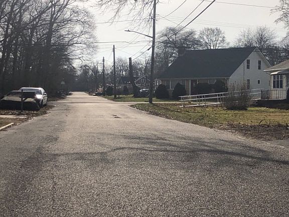4th image of 71 Moriches Dr