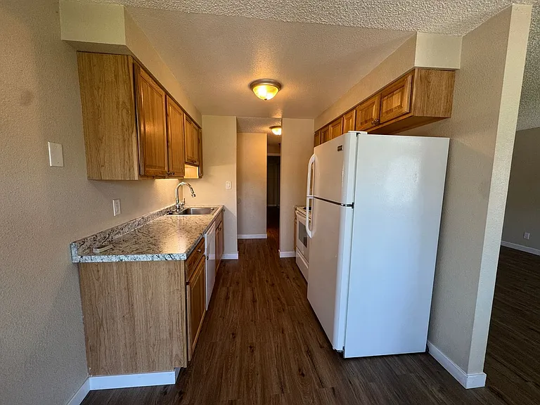 885 NE Sunset St #6 — Photo 5