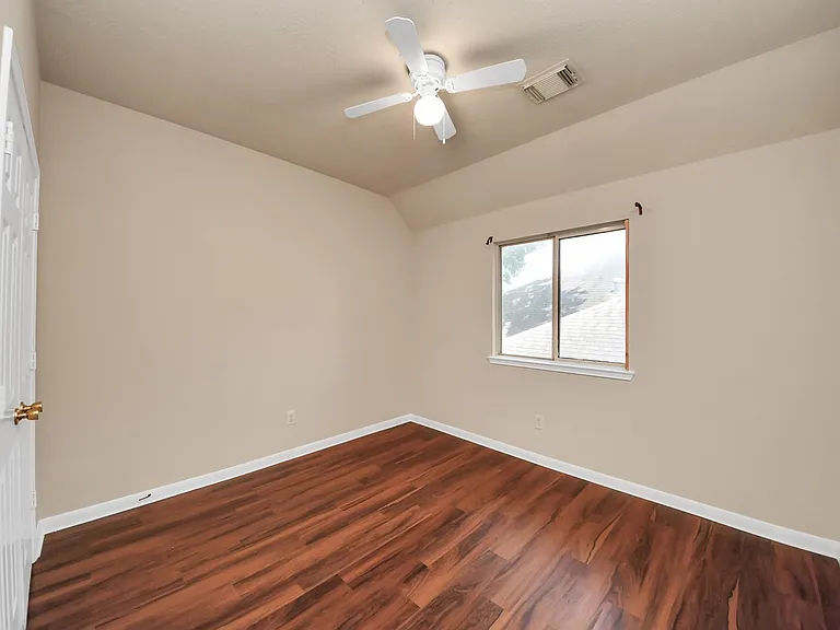 530 Majestic Ridge Dr — Photo 17