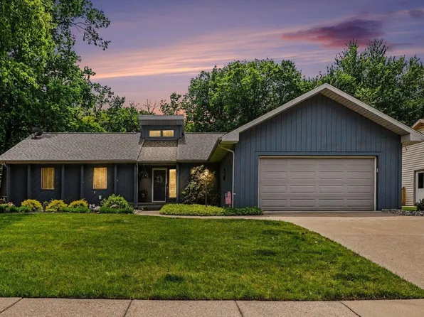 5649 Woodstock Dr, Lansing, MI 48917