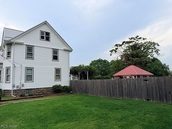 3rd image of 1043 W 50th St