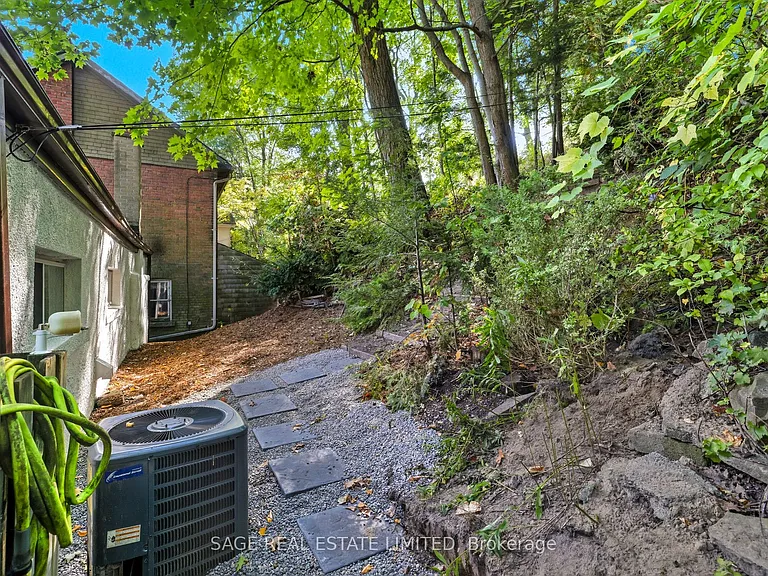 130 Neville Park Blvd — Photo 22