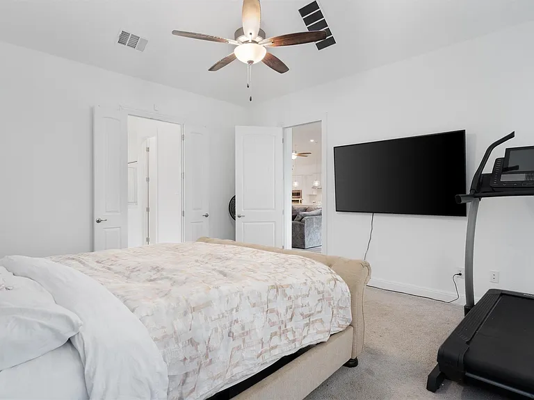 504 Pulitzer Dr — Photo 18