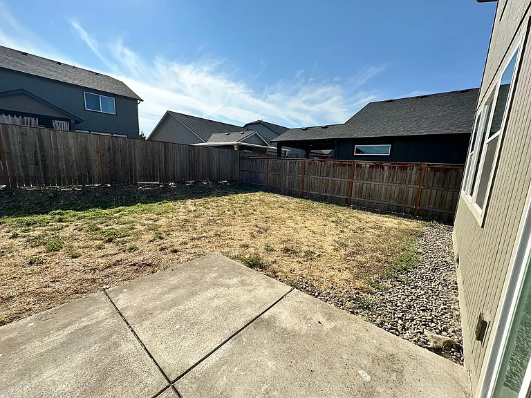 533 Derby St SE — Photo 20