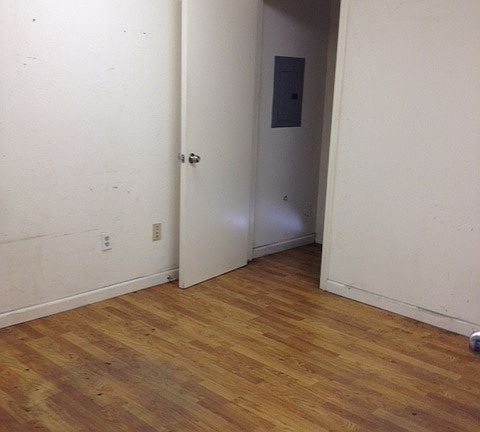 5th image of 22690 Broadway
