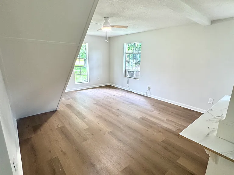 3617 Main Hwy #A — Photo 8
