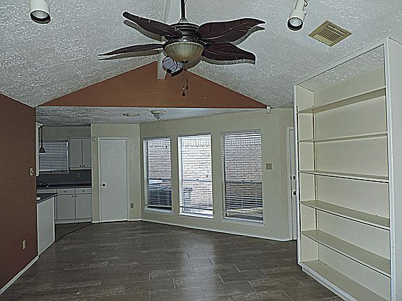 4th image of 7113 Village Lake Dr