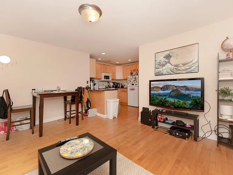 95 2nd St #6 — Photo 9