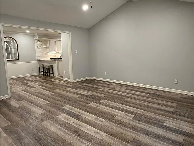 2418 Tinechester Dr — Photo 6