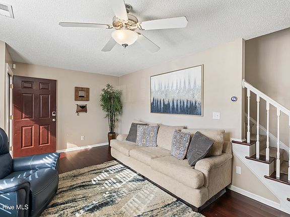 4th image of 2128 Flagstone Court #G8