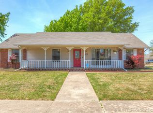 1104 N 84th St, Broken Arrow, OK 74014