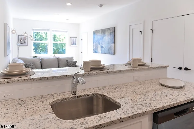 2 bed, 2.0 bath, $2,400 — Photo 3