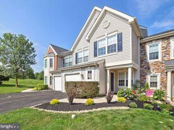 105 Silver Oak Ct, Warminster, PA 18974