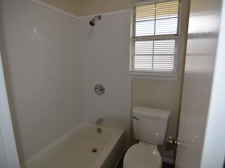 6809 Westglen Dr — Photo 2