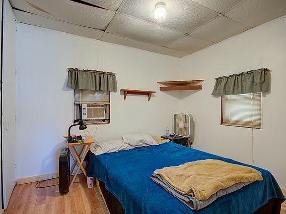 4th image of 323 Emmett St