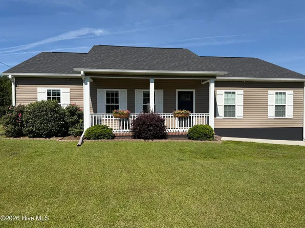 836 Queens Creek Road, Hubert, NC 28539