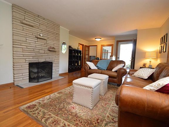 5th image of 2141 Cresthill Dr