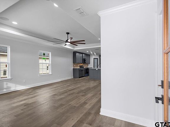 3rd image of 906 Duckenfield Ave