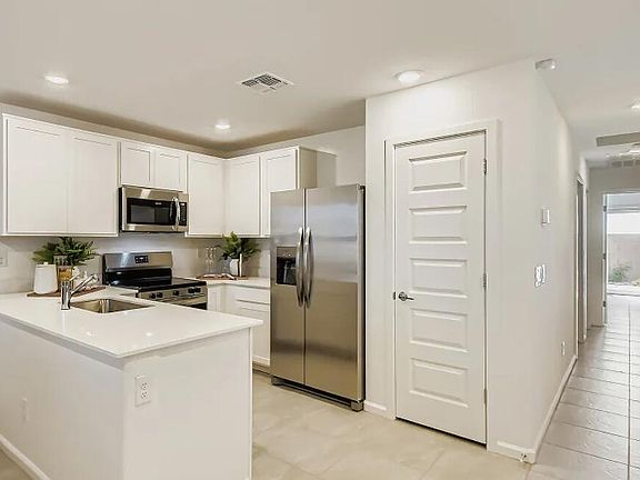 3rd image of 36043 W MADDALONI Avenue