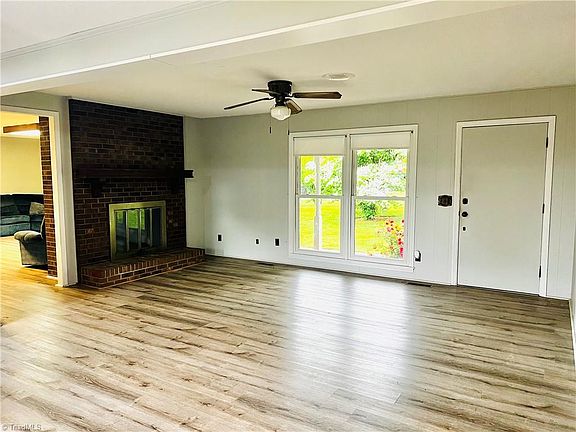 5th image of 417 Fulton Ave