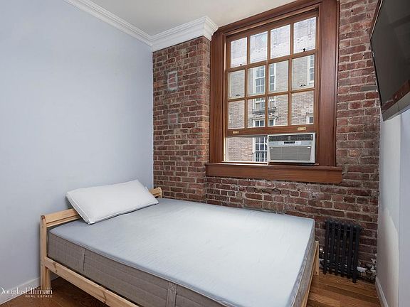 4th image of 516 E 78th St APT 5D
