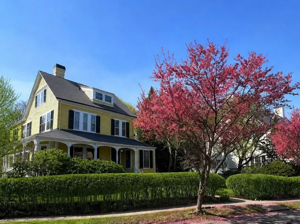 6 Mercer Cir, Cambridge, MA 02138
