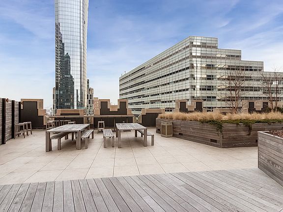 4th image of 100 Barclay St #14C