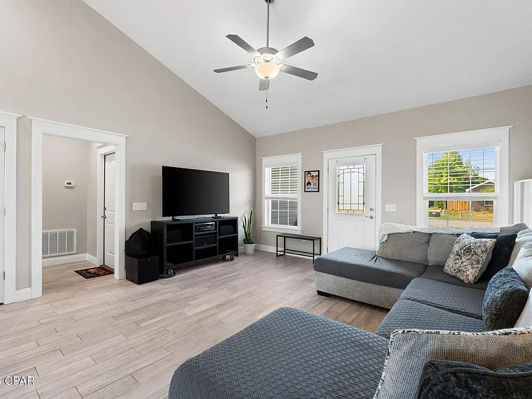 5206 Robins Ct — Photo 9