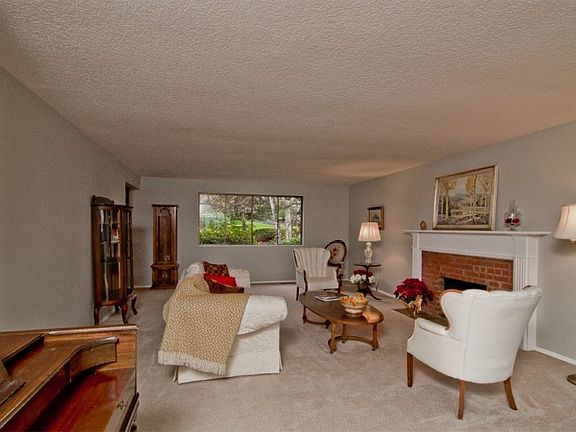 Spacious Living Room is 15x25'