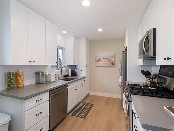 4th image of 392 Woodland Pl #C