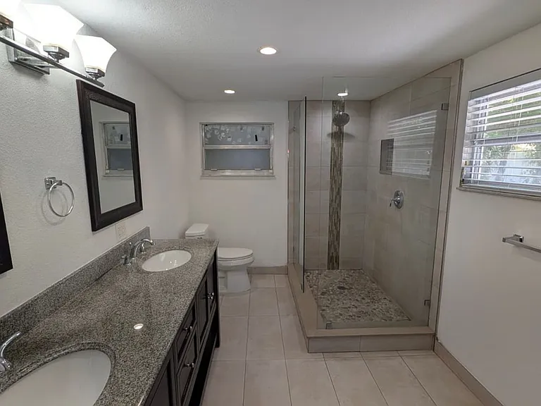 1448 NE 27th Ct — Photo 16