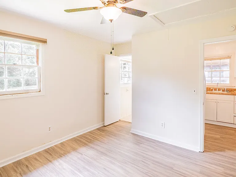 1671 Hunley Ave #B — Photo 9