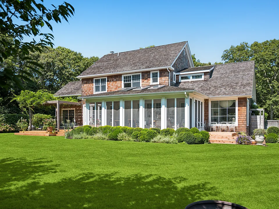 16 Fairway Dr