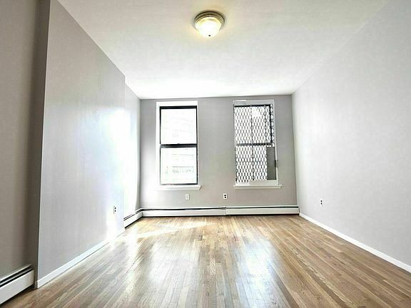 3rd image of 303 W 111th St APT 4B