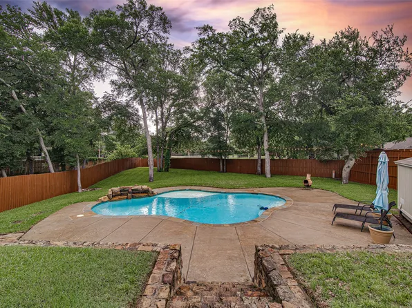 827 Huebner Way, Burleson, TX 76028