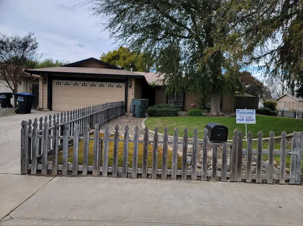 5220 W Feemster Ct, Visalia, CA 93277