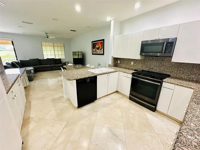 1832 Monte Carlo Way — Photo 11