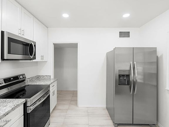 5th image of 1007 E Medlock Dr #B